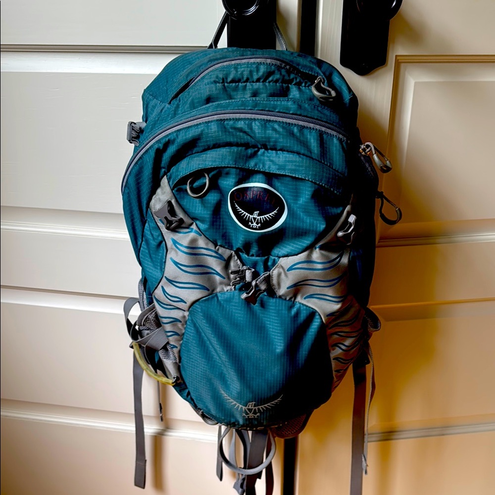 Osprey Blue and Gray Sirrus Backpack for Outdoor Adventures 24 liter